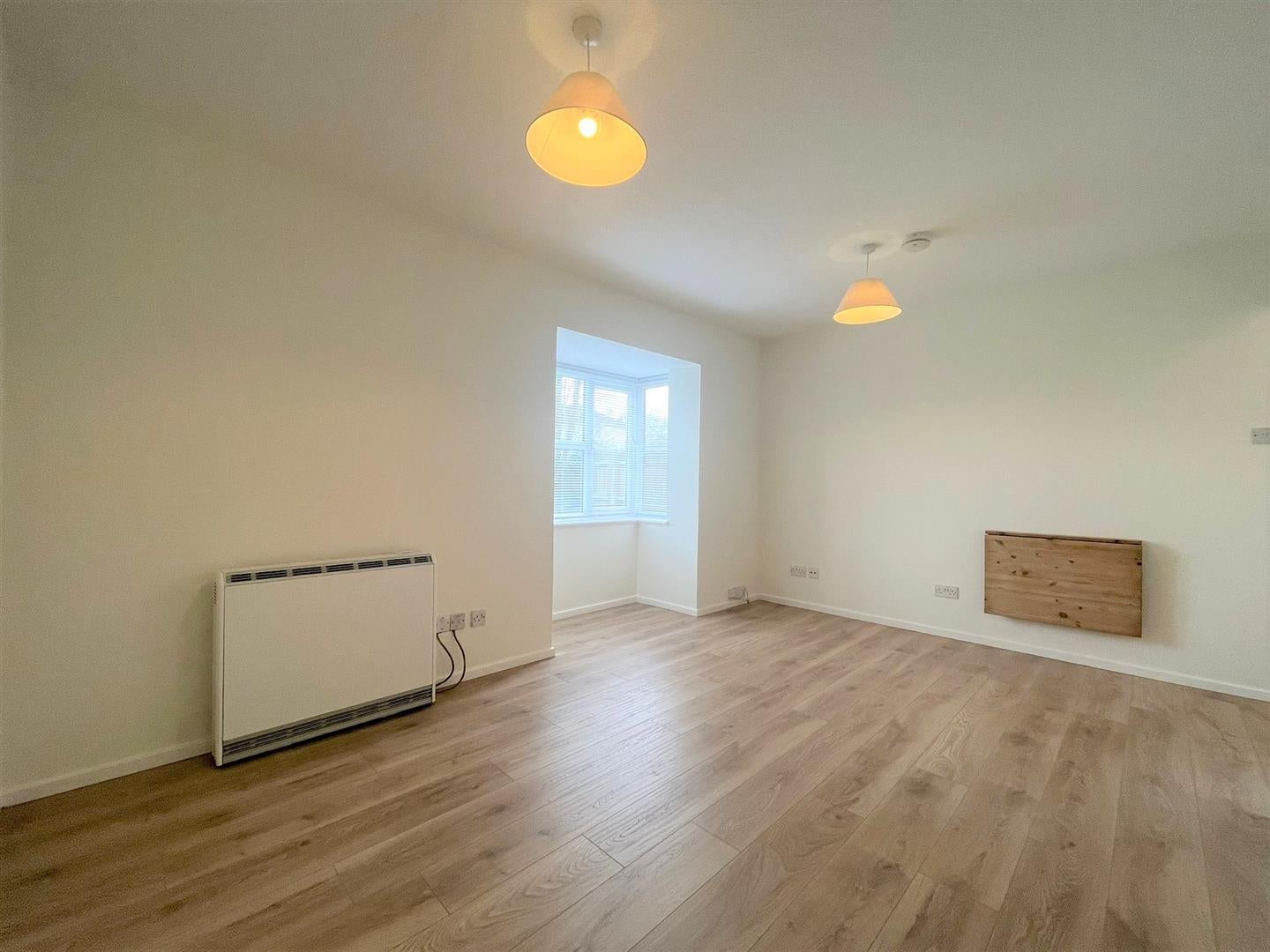 Flat Clarkes Drive in Greater London