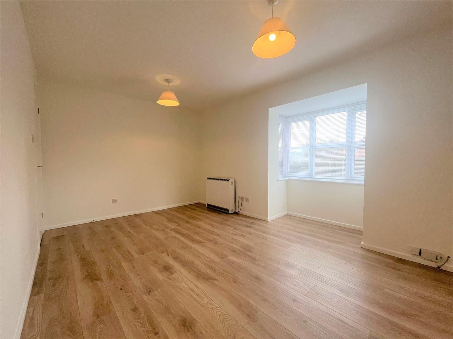 Flat Clarkes Drive in Greater London