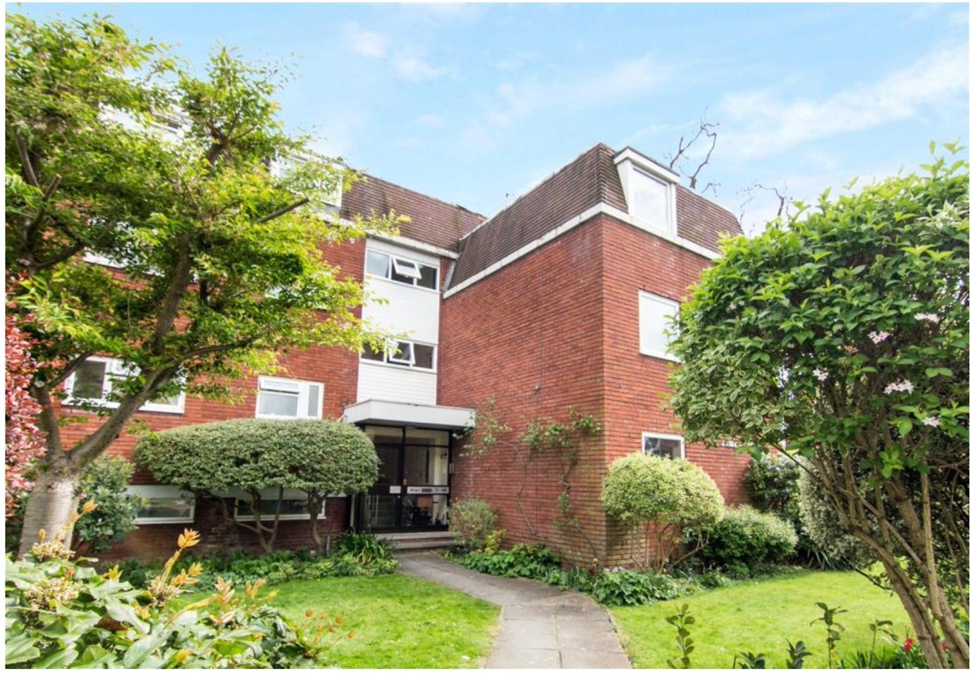 Flat Marlborough Crescent in Greater London