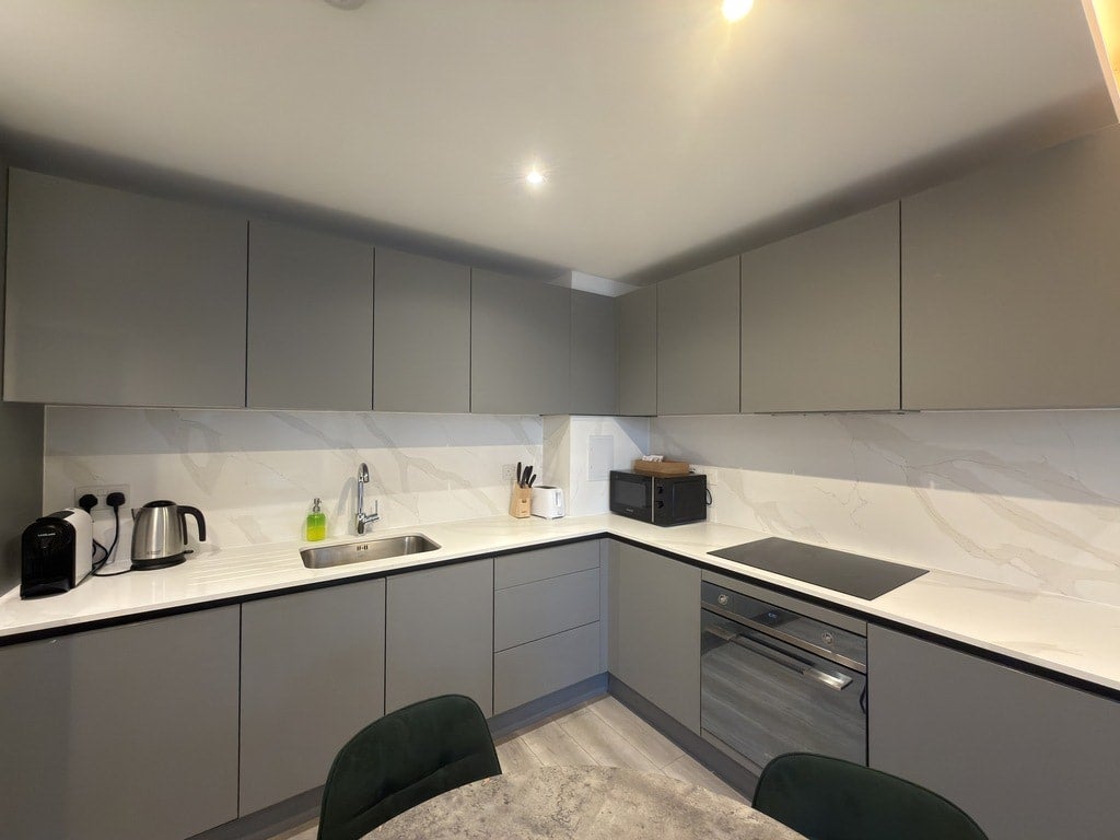 Flat Harlequin Avenue in Greater London