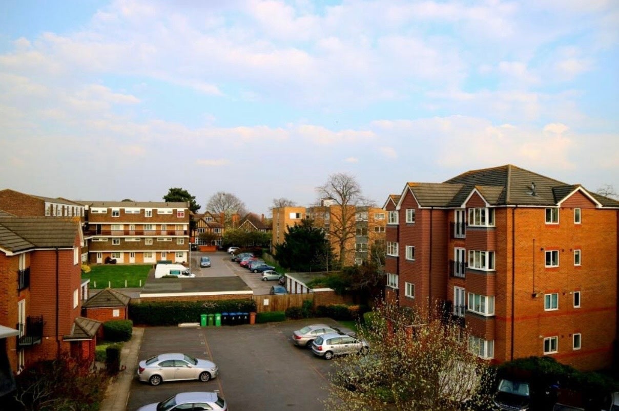 Flat Jemmett Close in Greater London