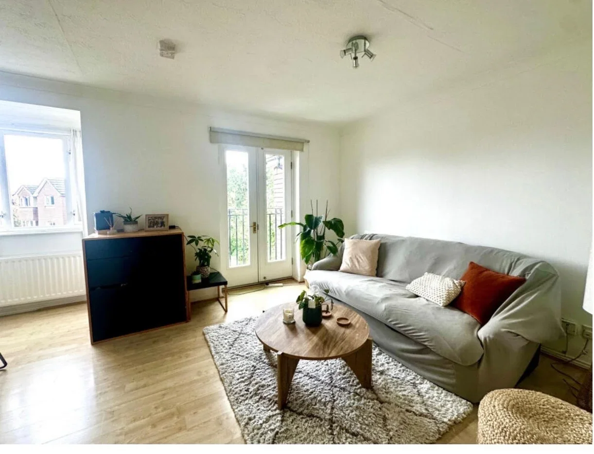 Flat Jemmett Close in Greater London