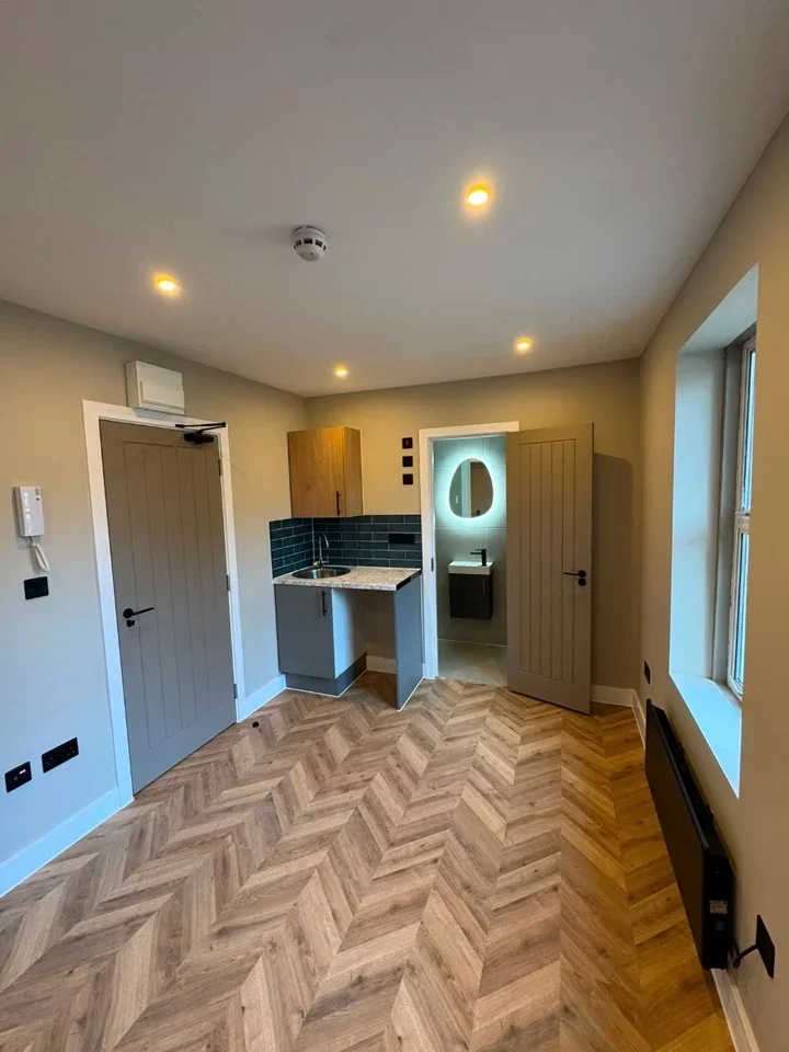 Flat Albert Road in Greater London