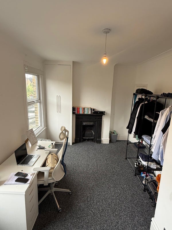 Room Trentham Street in Greater London