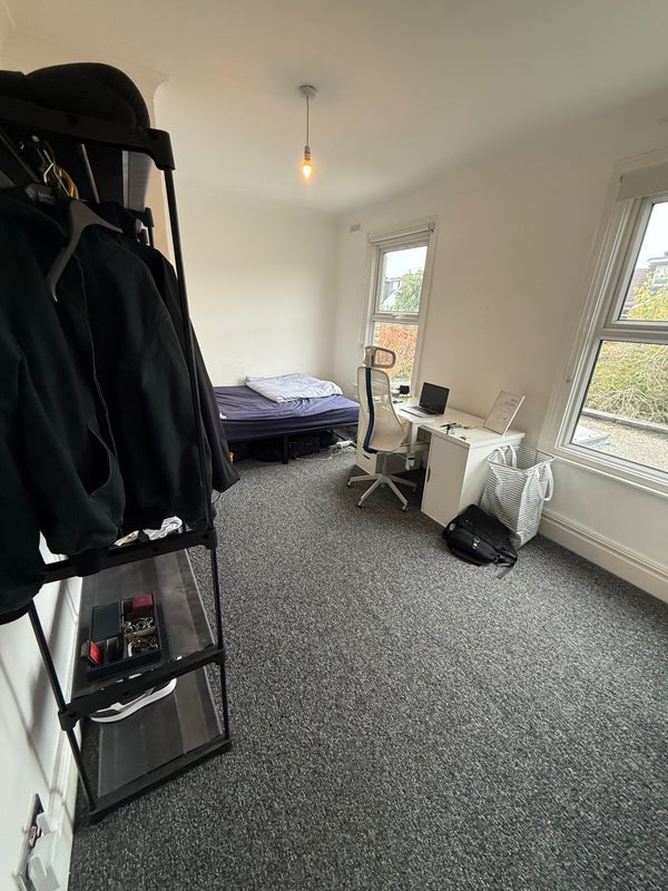 Room Trentham Street in Greater London