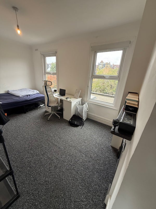 Room Trentham Street in Greater London