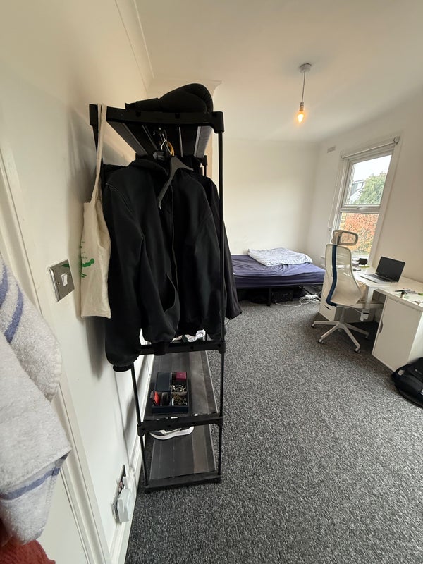 Room Trentham Street in Greater London