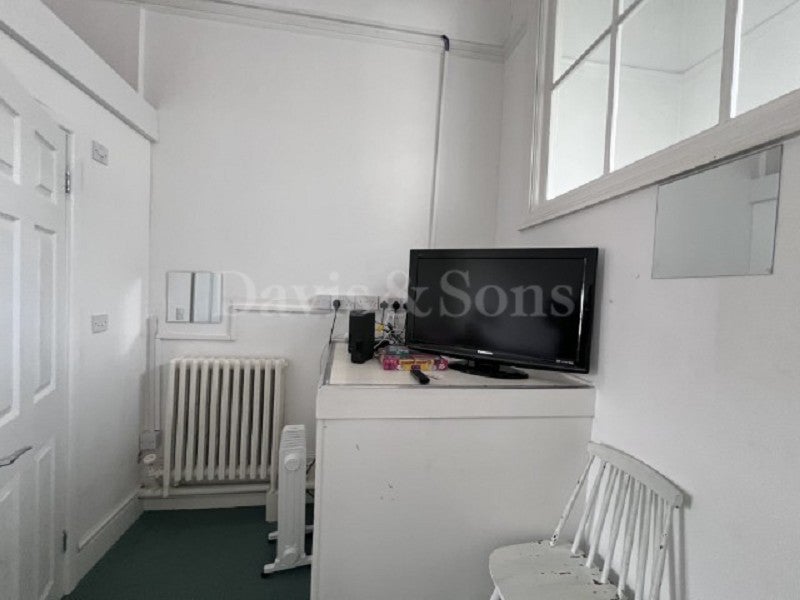 Flat Caxton Place in Newport