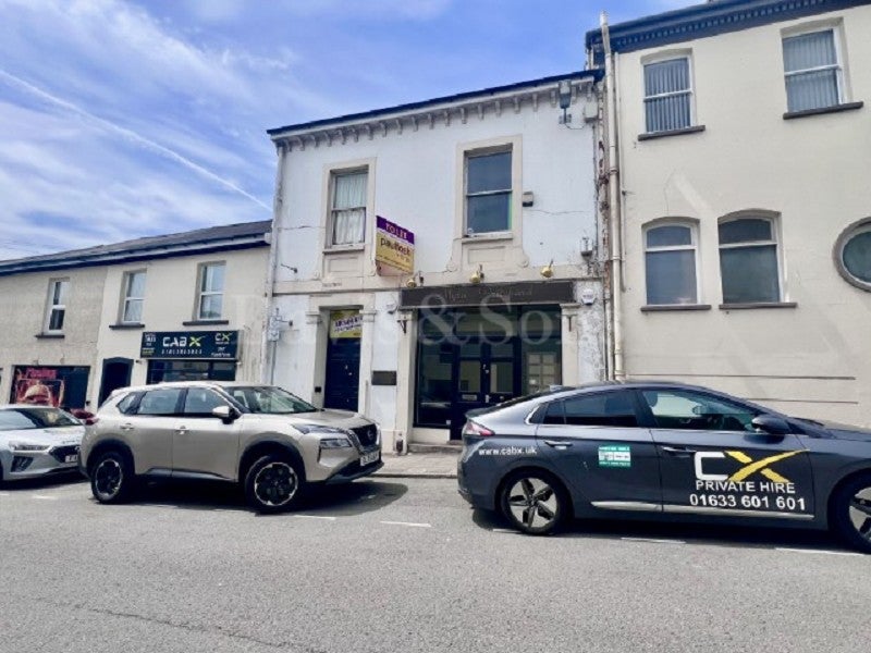 Flat Caxton Place in Newport