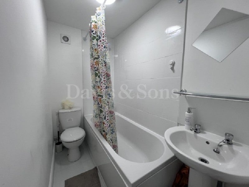 Flat Caxton Place in Newport