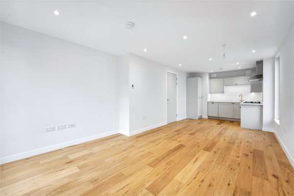 Flat Battersea High Street in Greater London