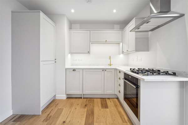 Flat Battersea High Street in Greater London