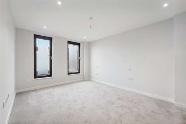 Flat Battersea High Street in Greater London
