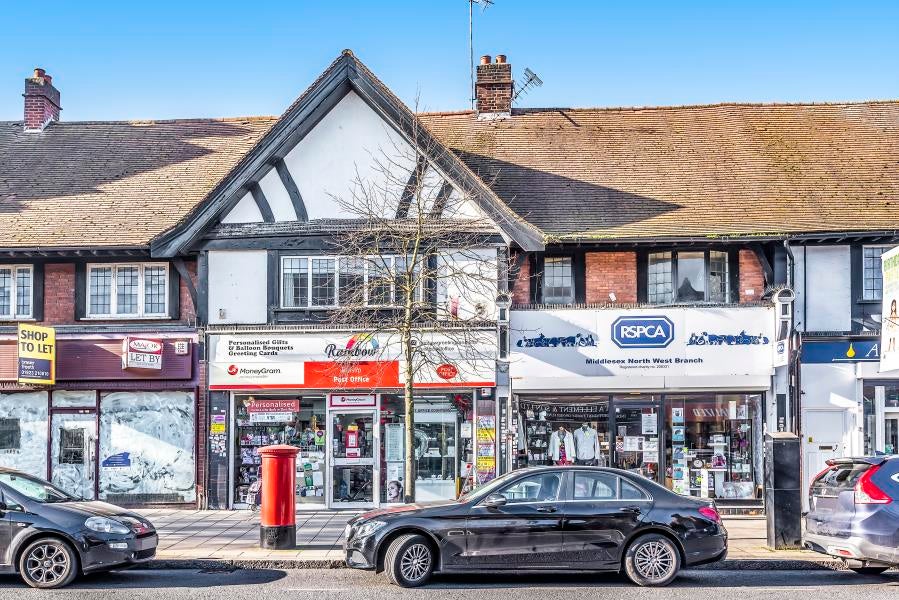 Flat High Street in Greater London