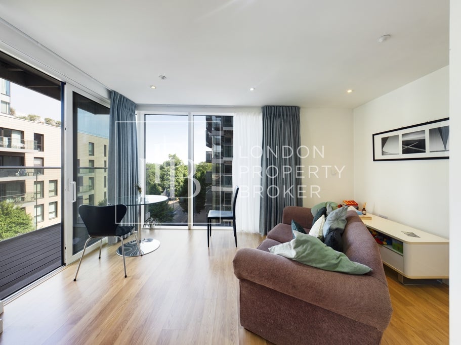Flat Woodberry Grove in Greater London