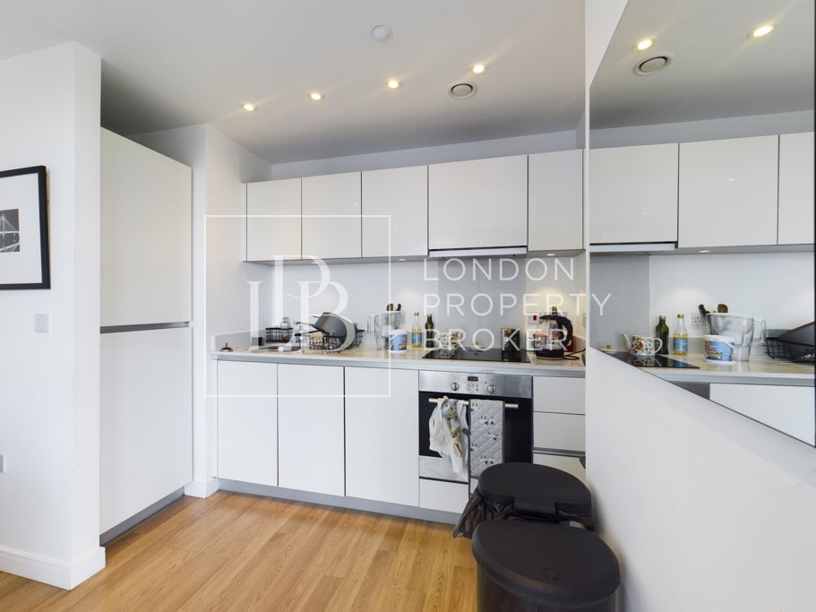 Flat Woodberry Grove in Greater London