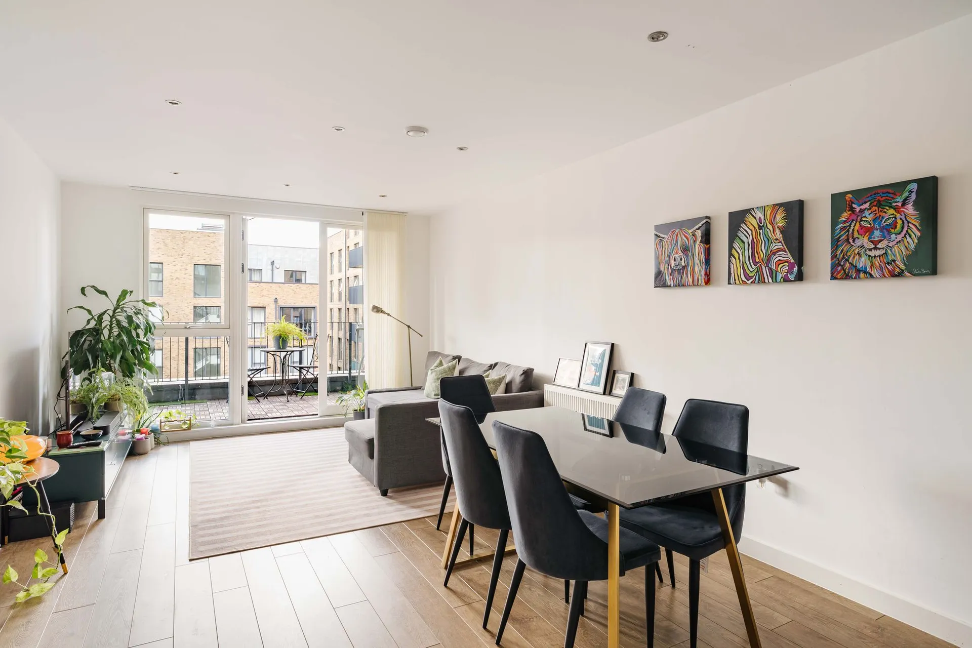 Flat Bolinder Way in Greater London