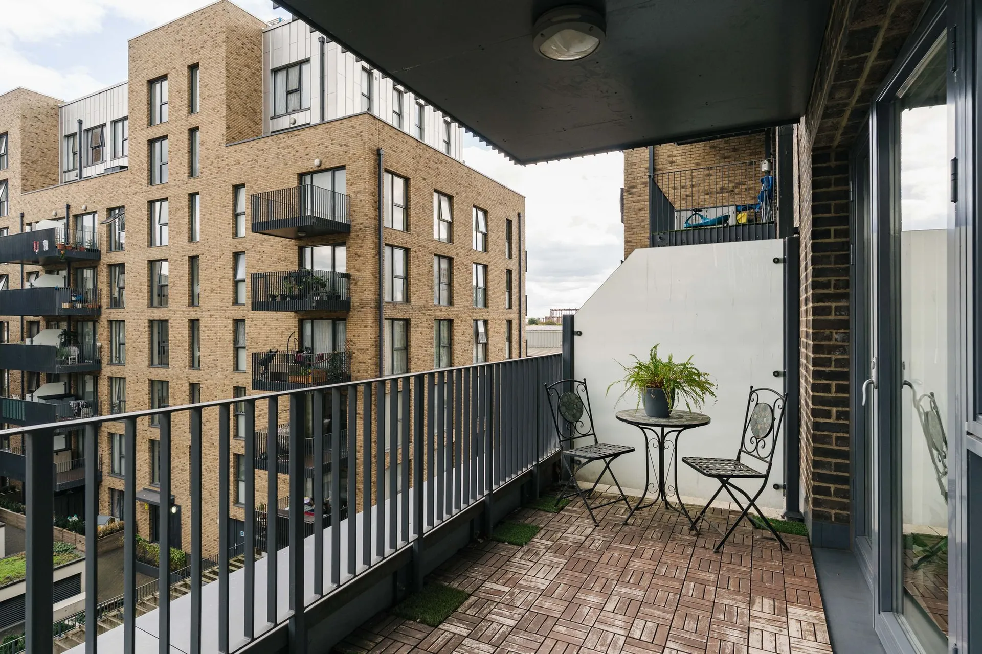 Flat Bolinder Way in Greater London