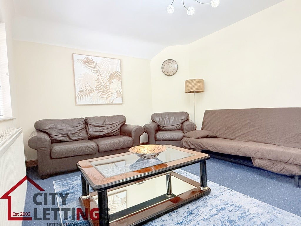 Flat Woodside Road in Nottingham