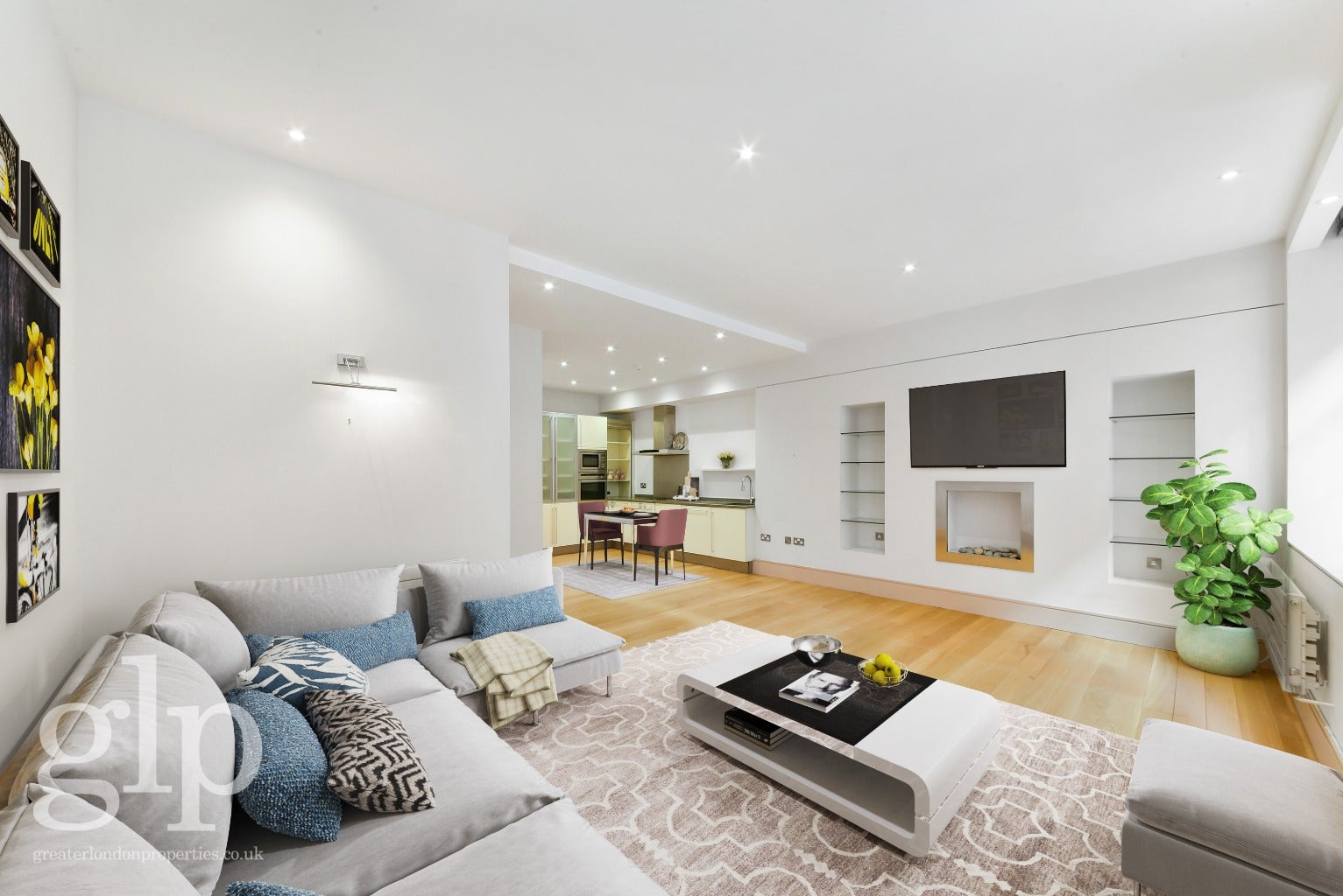 Flat Kingsway in City of Westminster