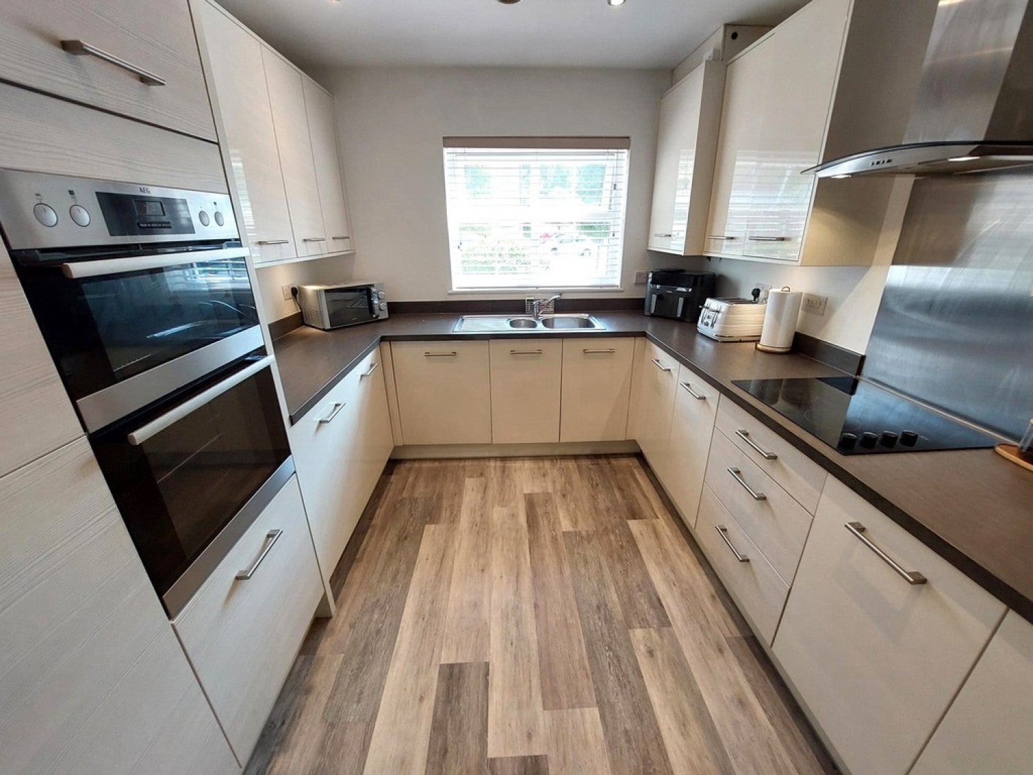 Flat Baytree Court in Prestwich