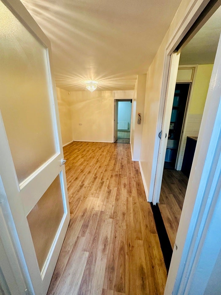 Flat Westbeech Road in Greater London
