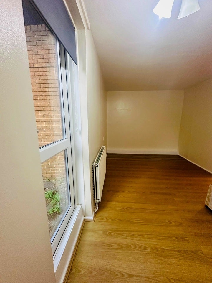 Flat Westbeech Road in Greater London