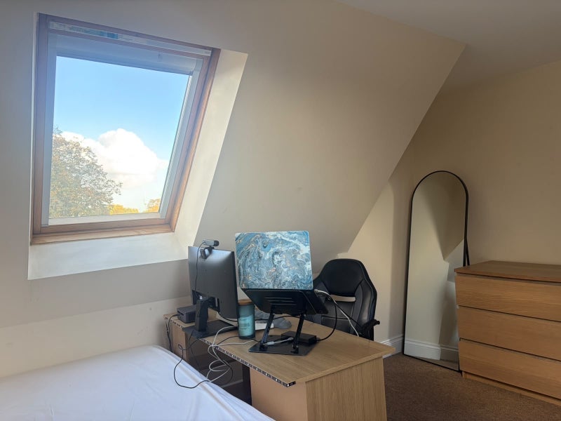 Room Uxbridge Road in Greater London