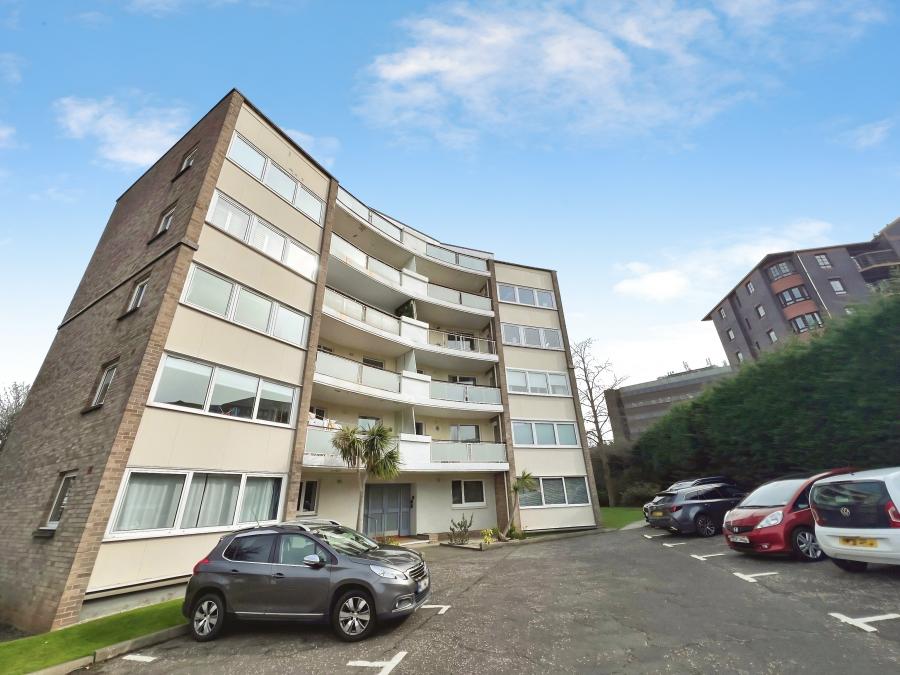 Flat Orchard Brae Avenue in City of Edinburgh