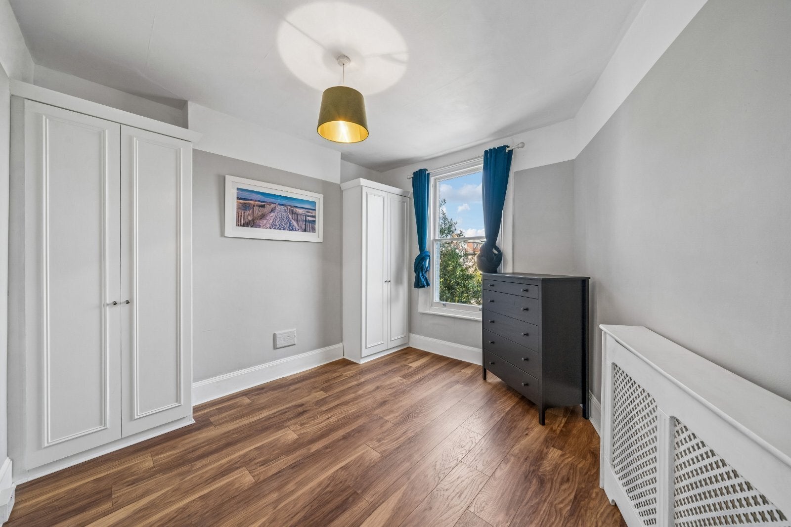 Flat Elm Road in Greater London