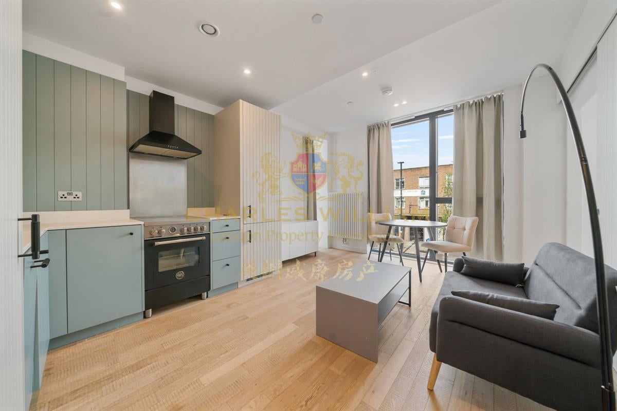 Flat Somerset Road in Greater London