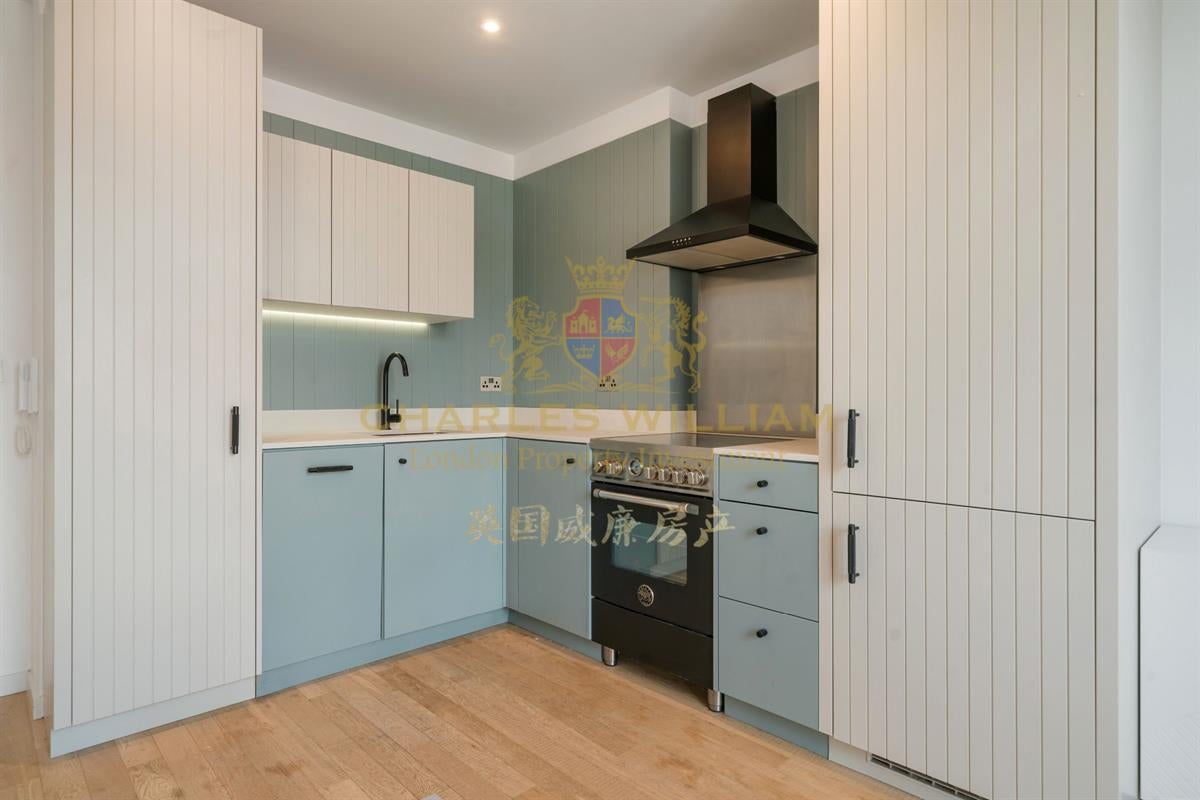 Flat Somerset Road in Greater London