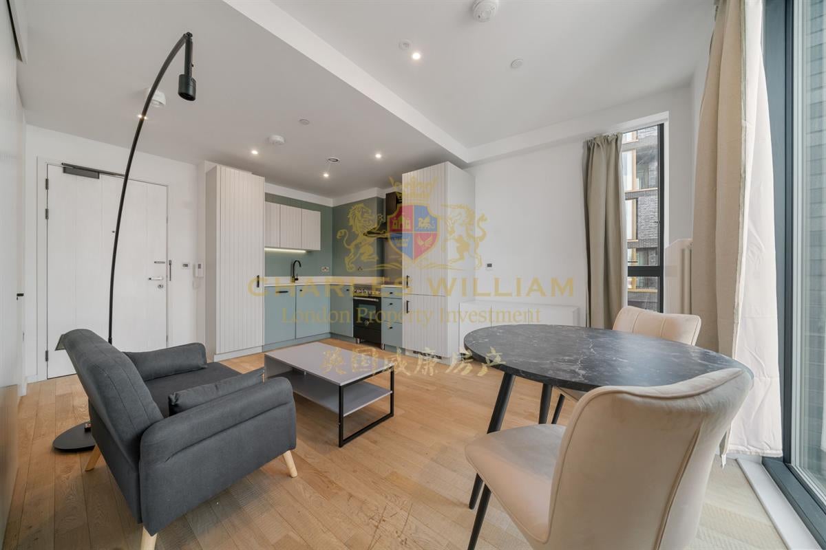 Flat Somerset Road in Greater London