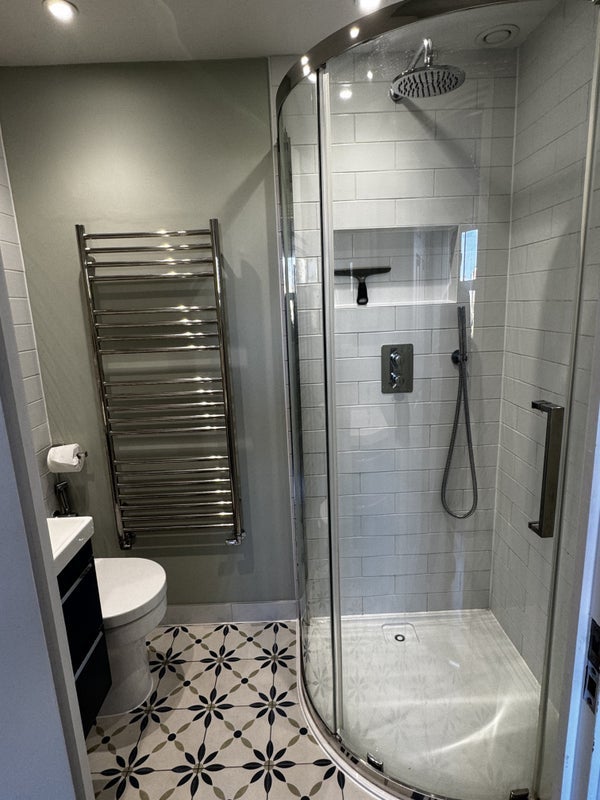 Room Mantilla Road in Greater London