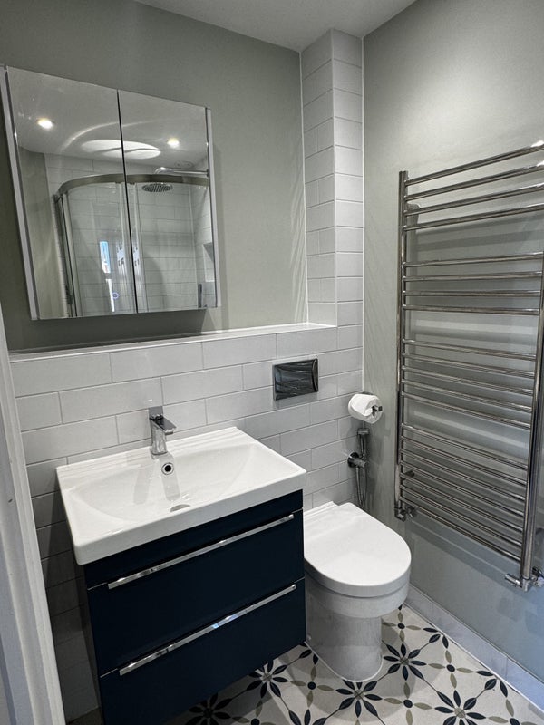 Room Mantilla Road in Greater London
