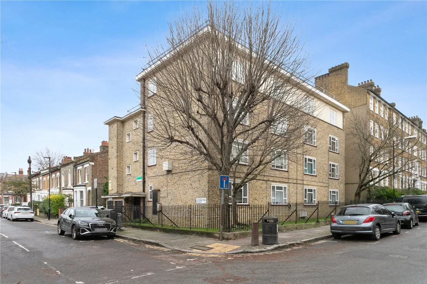 Flat Avenell Road in Greater London