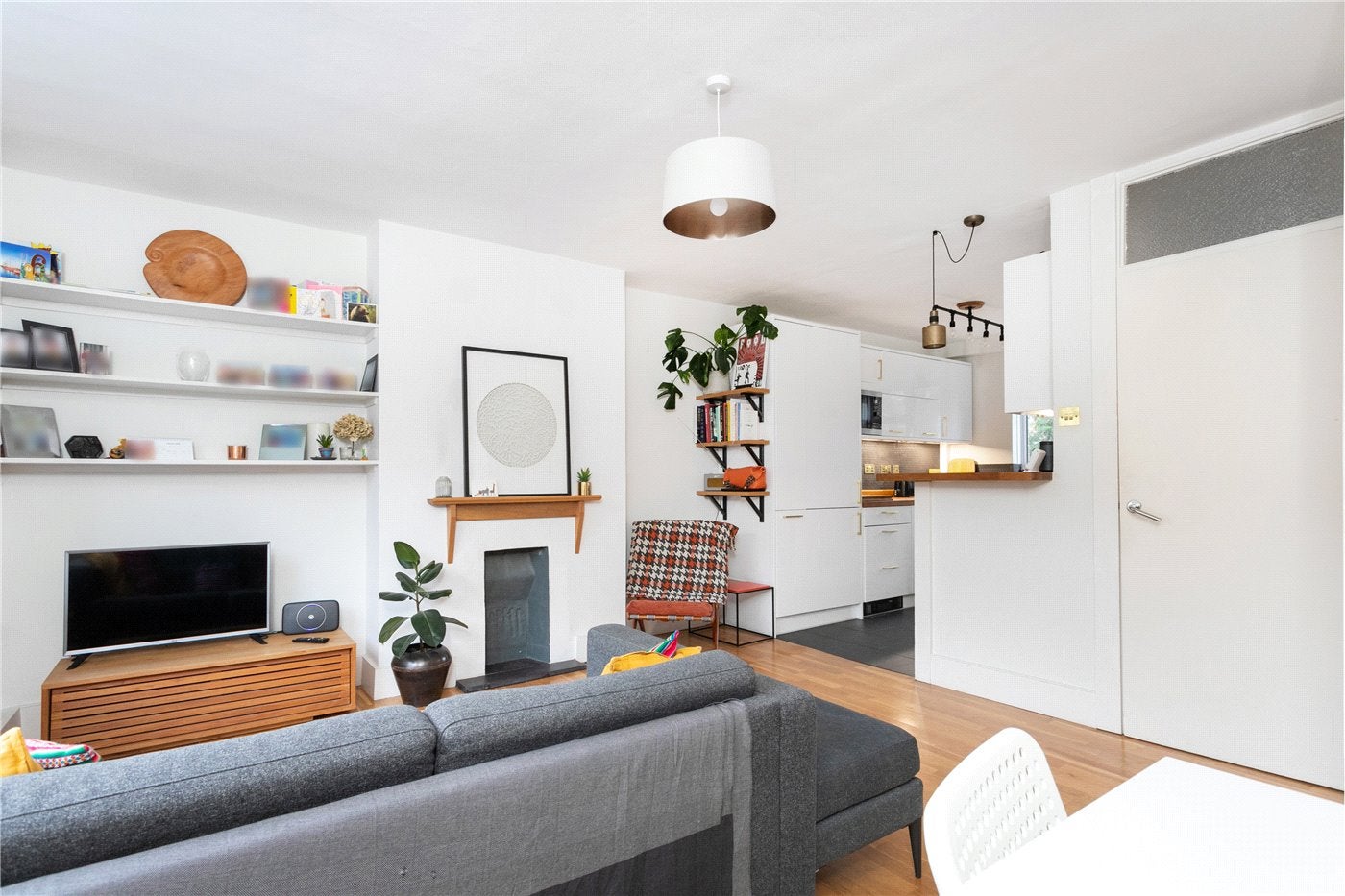 Flat Avenell Road in Greater London