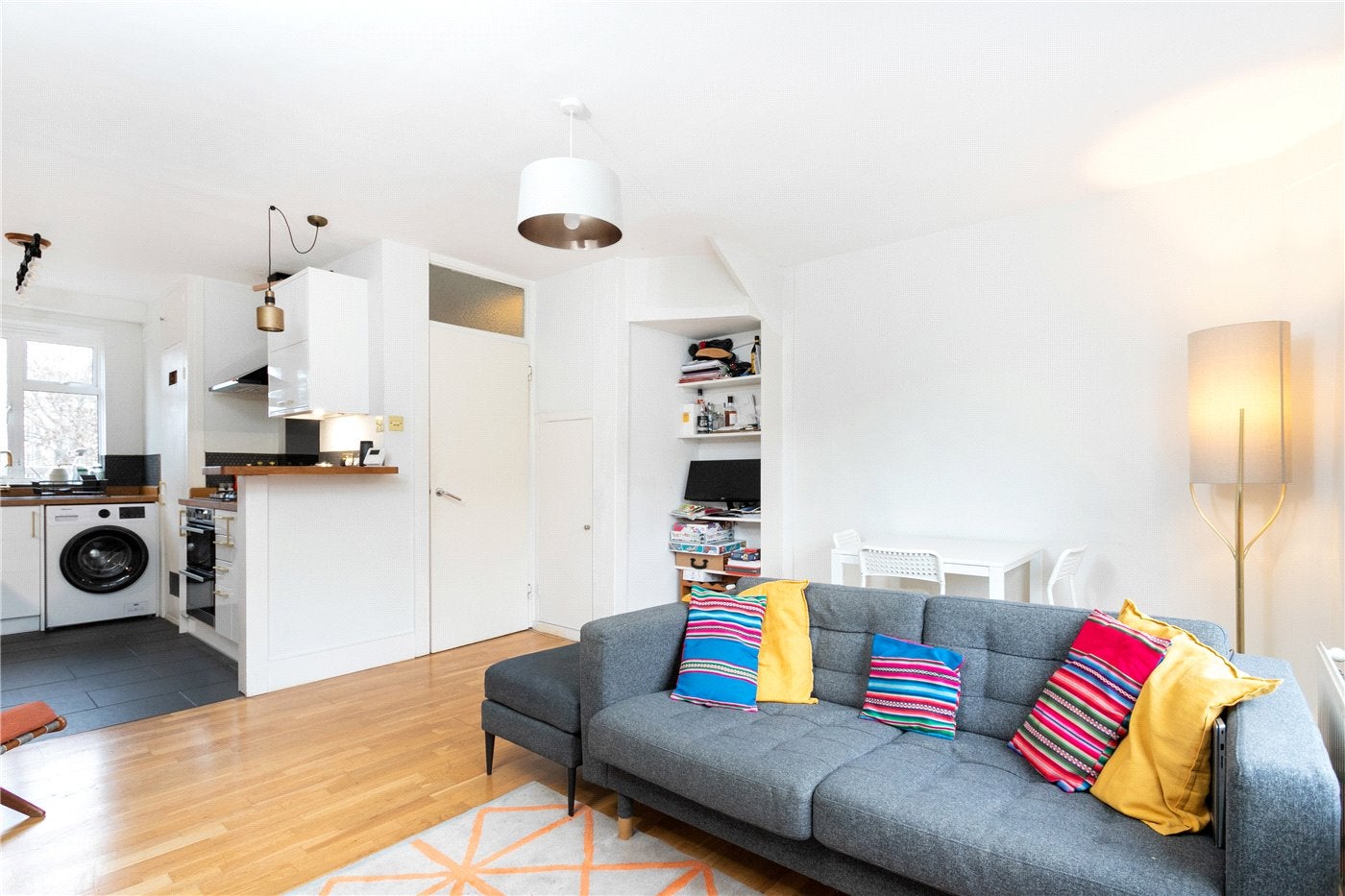 Flat Avenell Road in Greater London