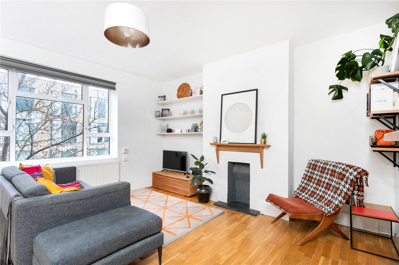 Flat Avenell Road in Greater London
