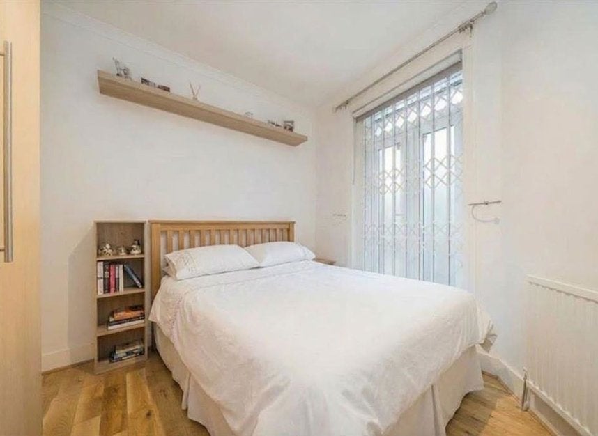 Flat Paul Street in Greater London