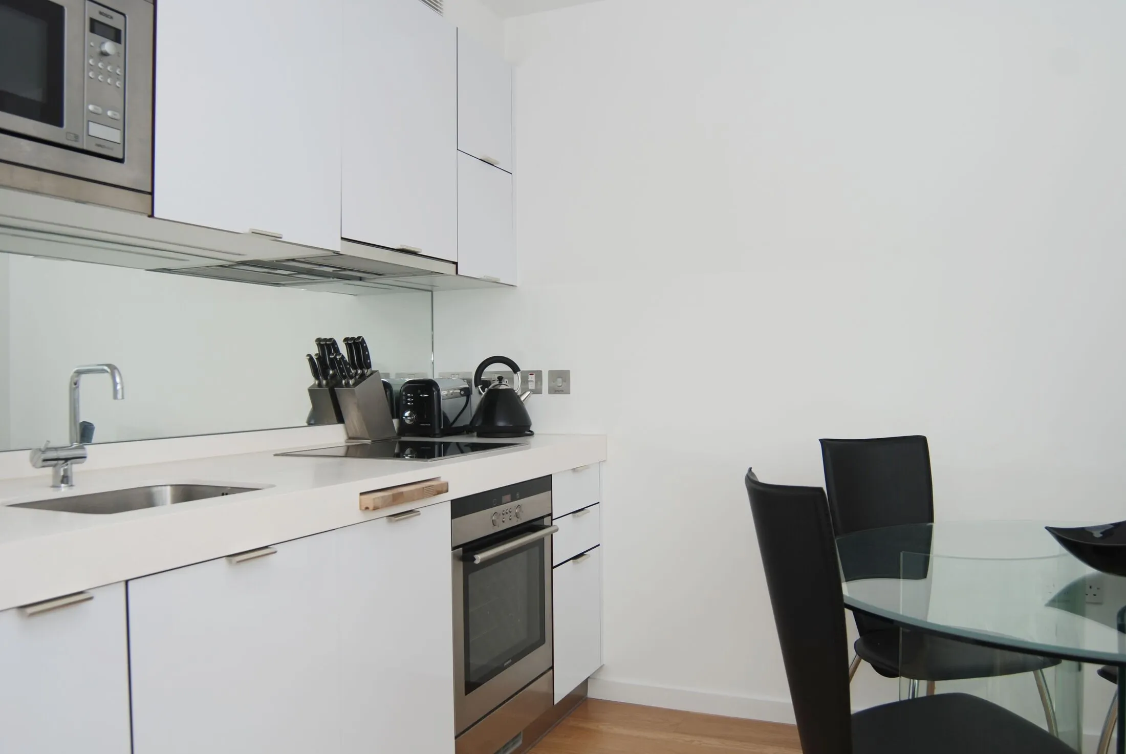 Flat Fairmont Avenue in Greater London