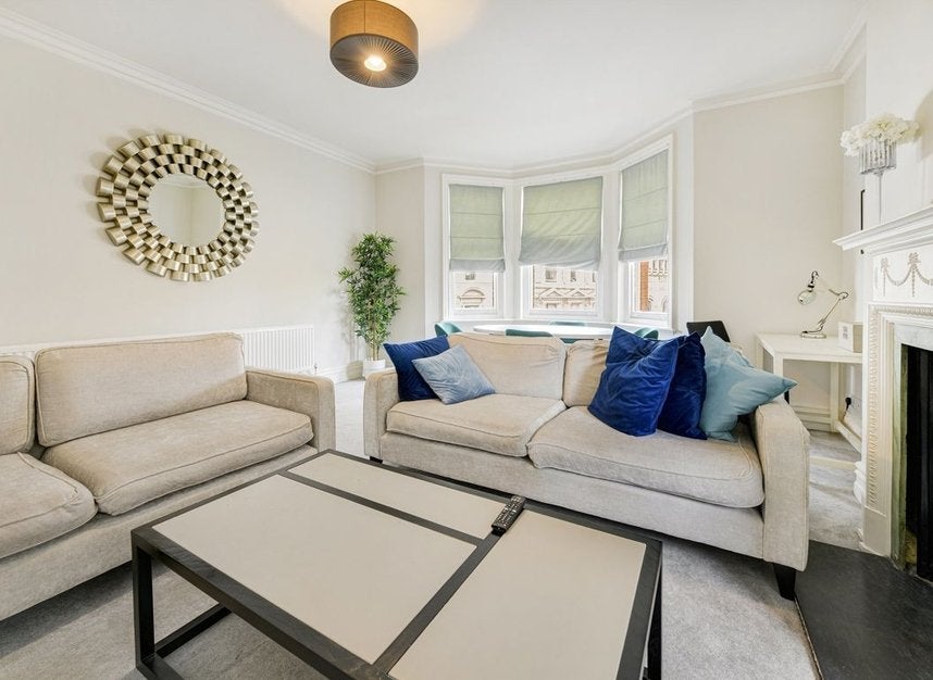Flat Pulton Place in Greater London