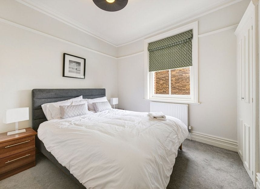 Flat Pulton Place in Greater London