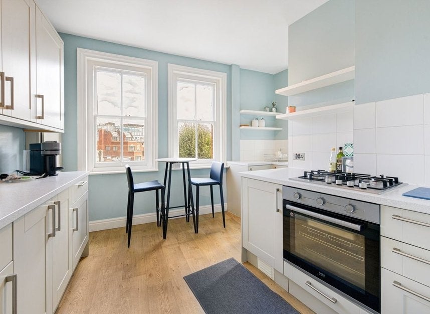 Flat Pulton Place in Greater London
