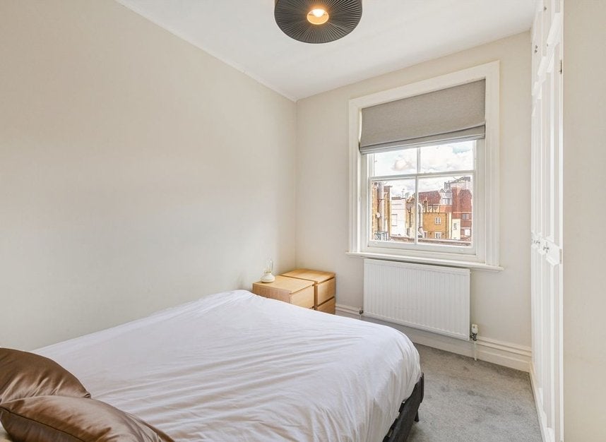 Flat Pulton Place in Greater London