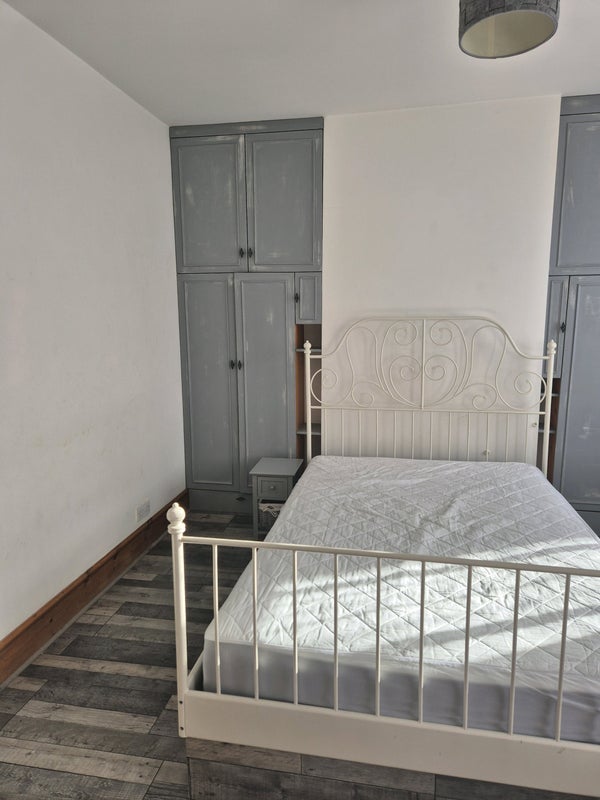 Room Tennyson Road in Greater London