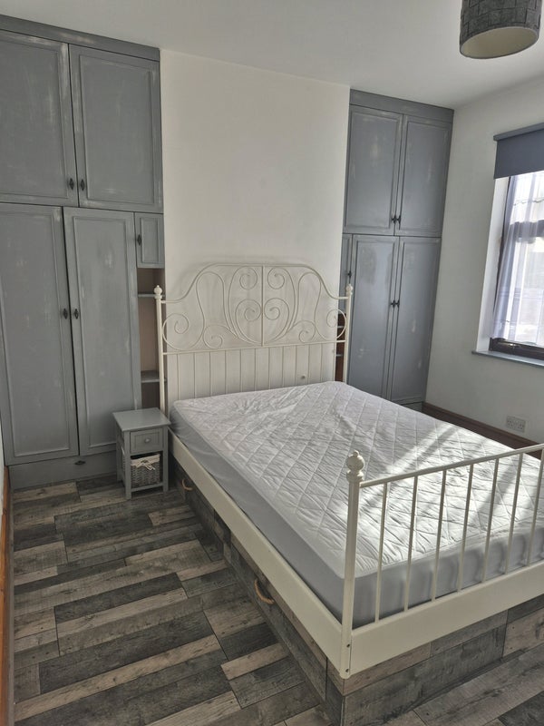 Room Tennyson Road in Greater London