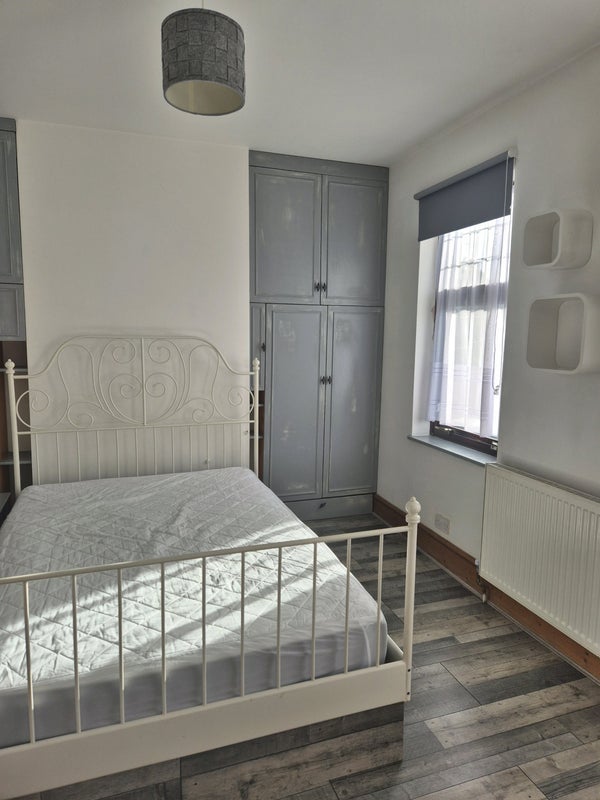 Room Tennyson Road in Greater London