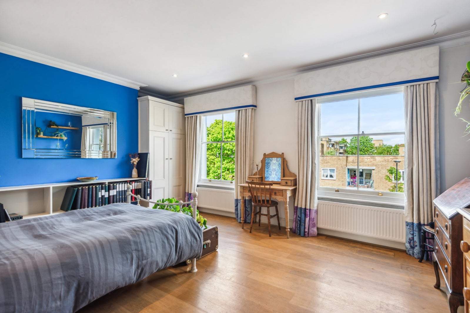 House Mildmay Road in Greater London