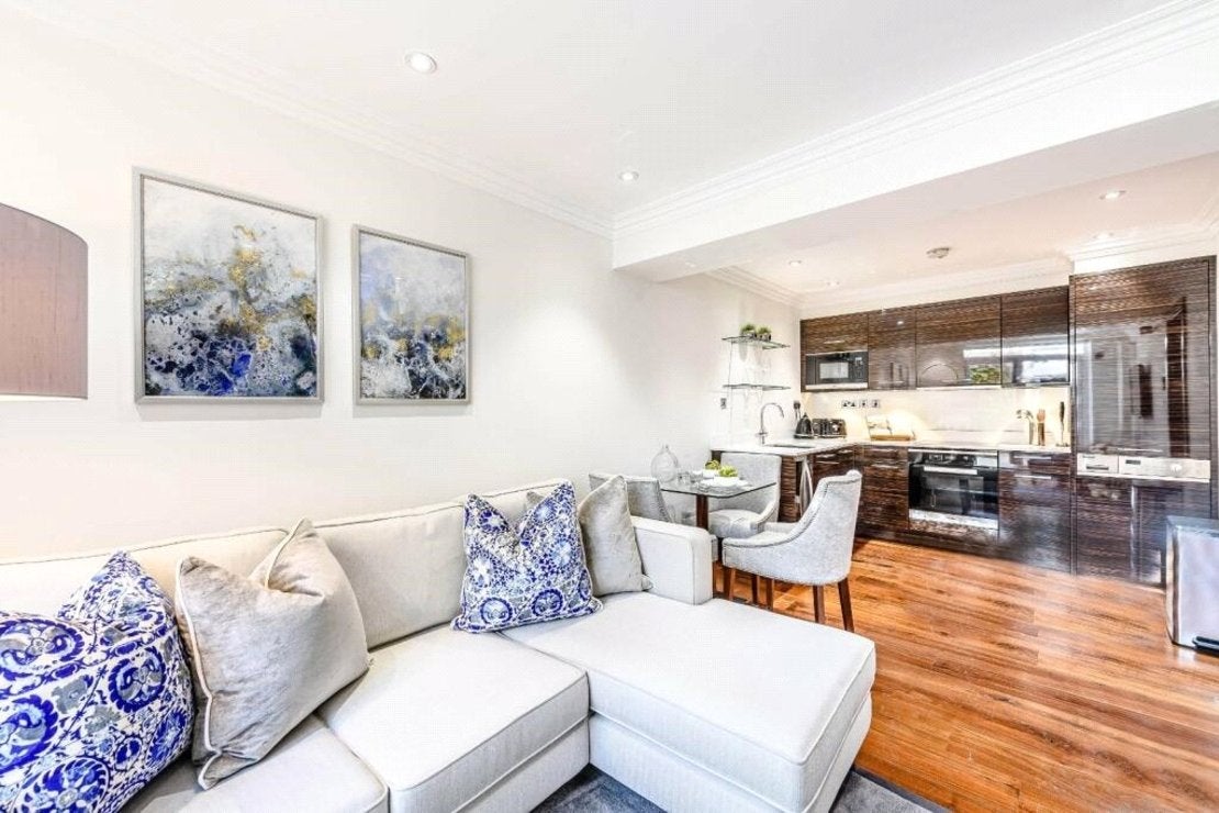 Flat Kensington Gardens Square in City of Westminster